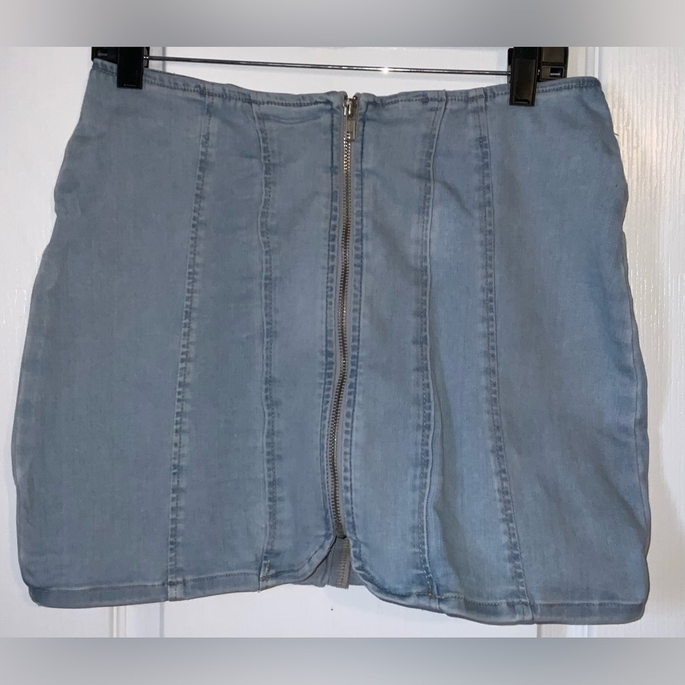 Free People We The Free Layla Zip Denim Mini Skirt Light Wash Size 8 - Picture 2 of 8